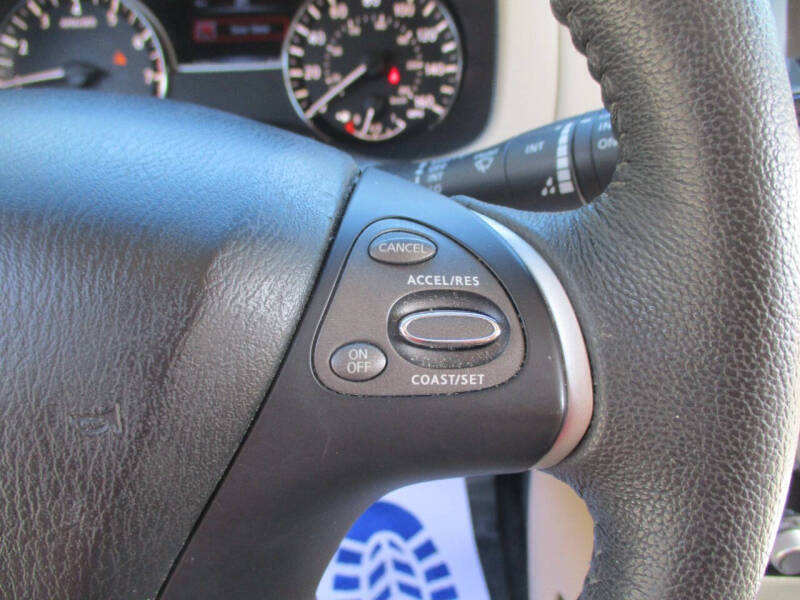 2016 Nissan Pathfinder SV