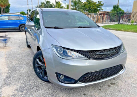2020 Chrysler Pacifica Touring