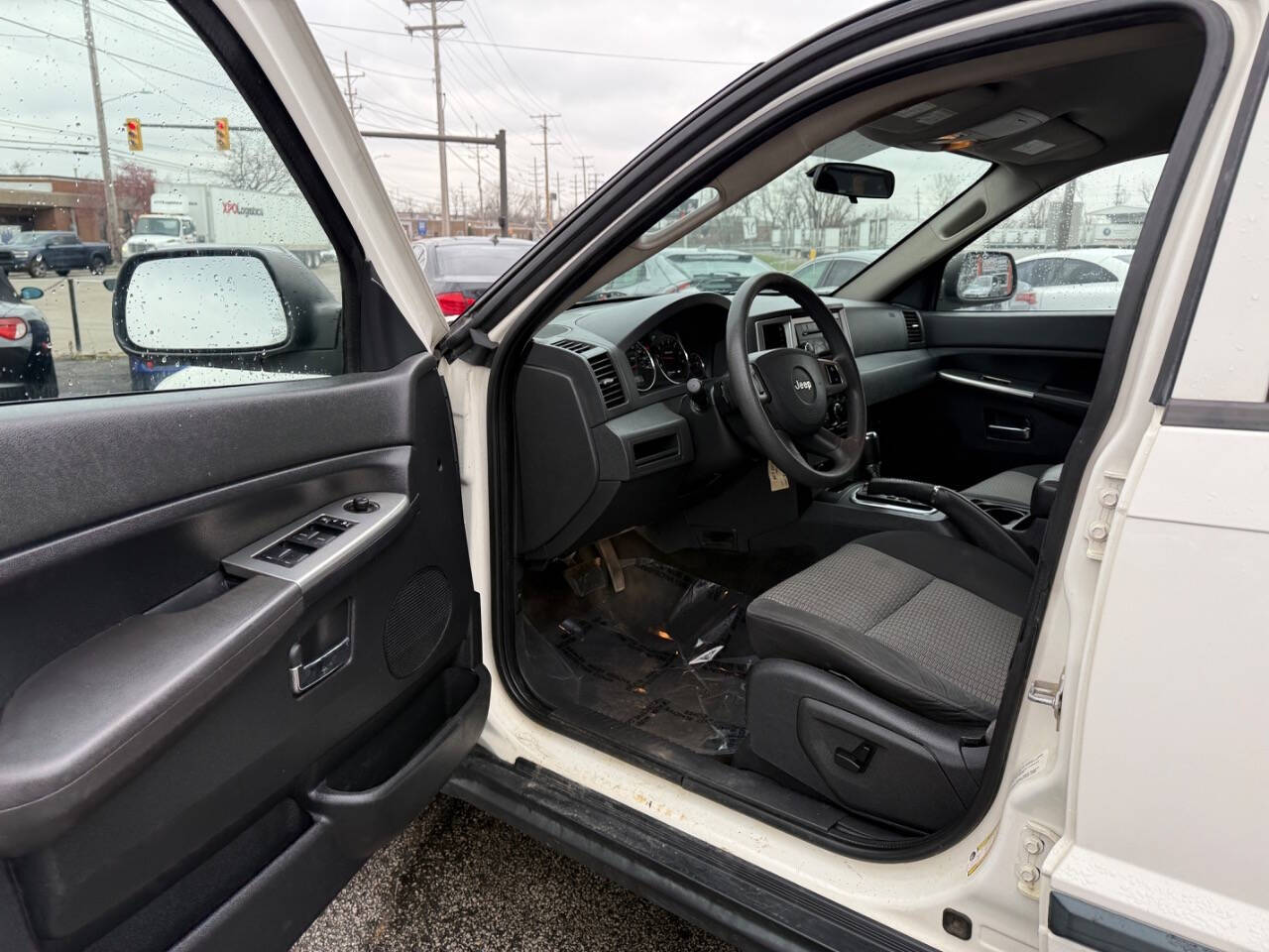 2009 Jeep Grand Cherokee Laredo photo 14