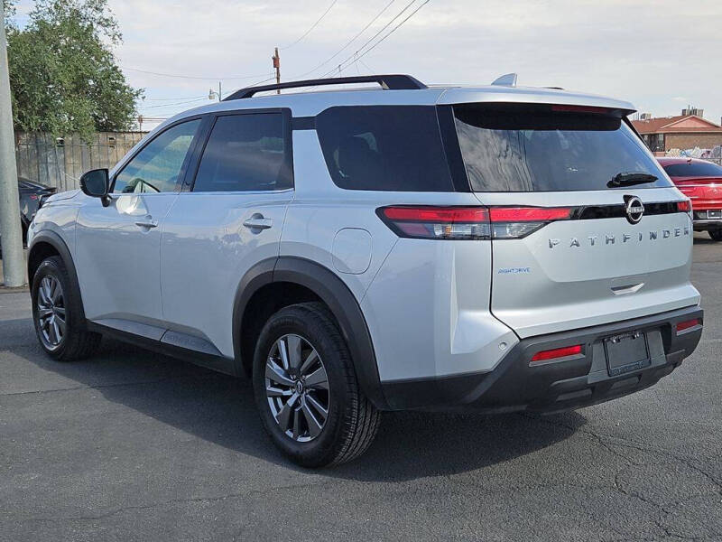 2025 Nissan Pathfinder SV