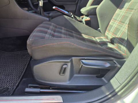 2017 Volkswagen Golf GTI Sport