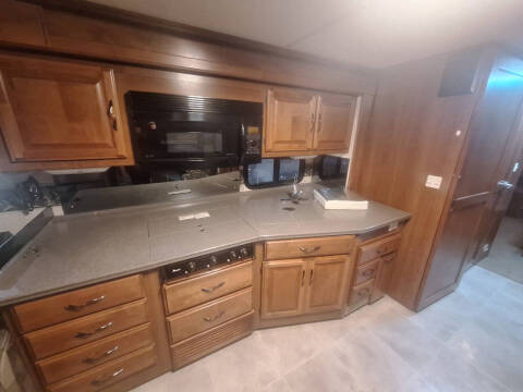 2004 Fleetwood RV Discovery 39S