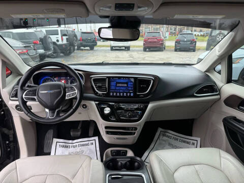 2017 Chrysler Pacifica Touring-L Plus