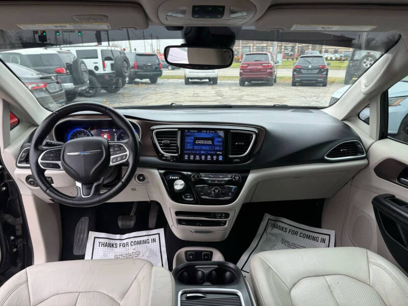 2017 Chrysler Pacifica Touring-L Plus