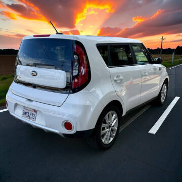 2018 Kia Soul +