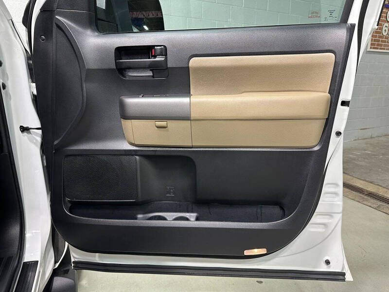 2016 Toyota Sequoia SR5