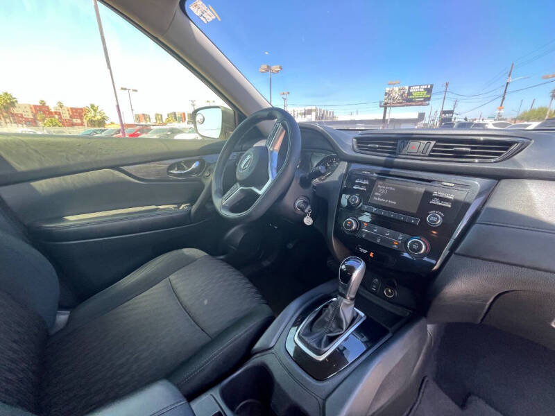 2017 Nissan Rogue SL