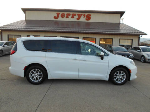 2018 Chrysler Pacifica for sale at Jerry's Auto Mart in Uhrichsville OH