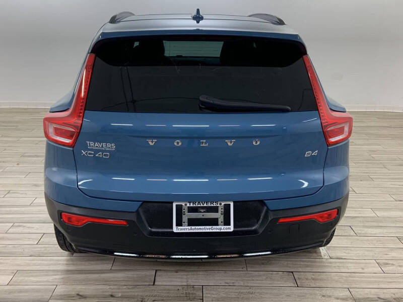 2023 Volvo XC40 B4 Ultimate Dark Theme