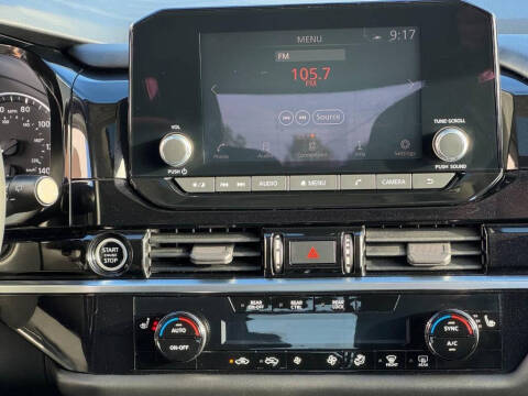 2022 Nissan Pathfinder SV