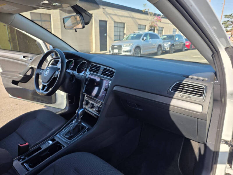 2019 Volkswagen e-Golf SE