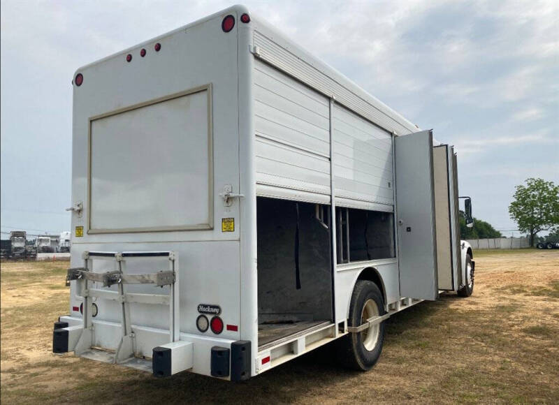 2019 Freightliner M2 106