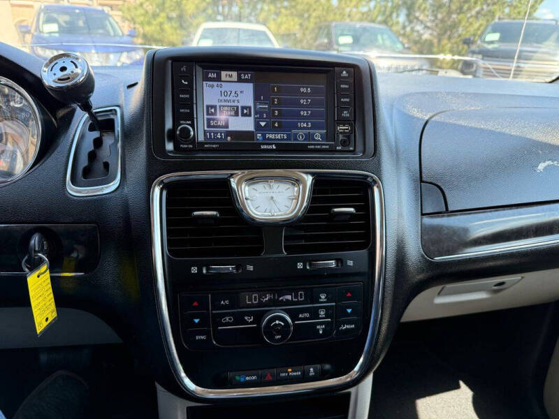 2012 Chrysler Town and Country Touring