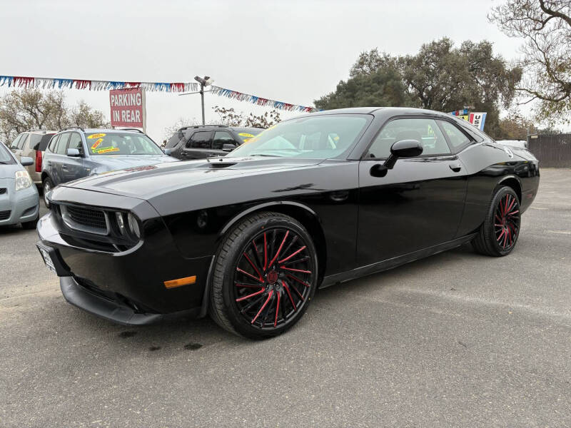 2013 Dodge Challenger SXT's photo