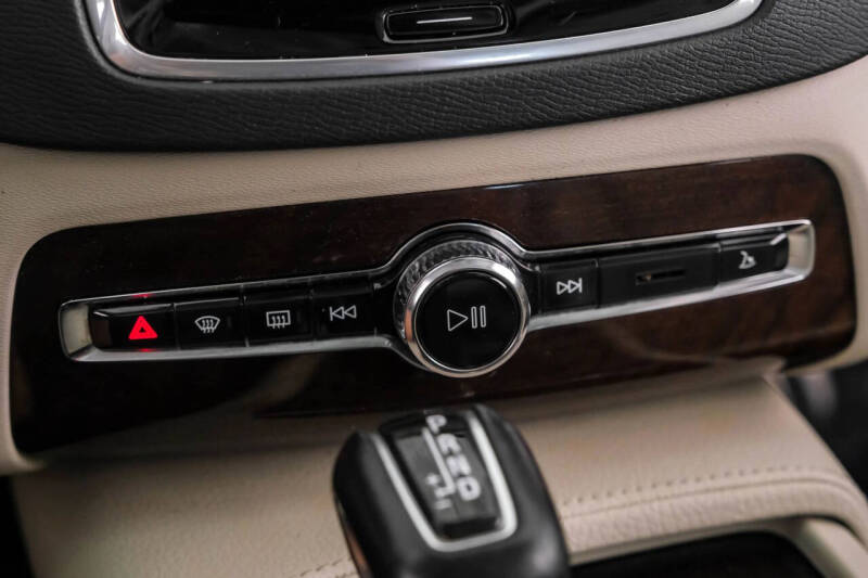 2019 Volvo XC90 T5 Momentum