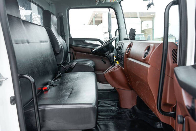 2025 Hino L6