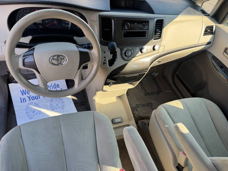 2014 Toyota Sienna L 7-Passenger