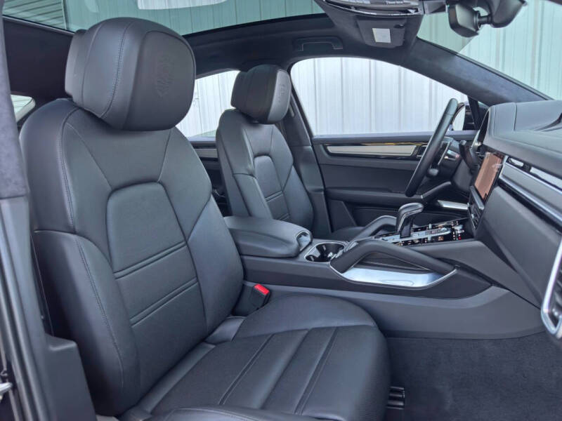 2021 Porsche Cayenne Turbo S E-Hybrid Coupe