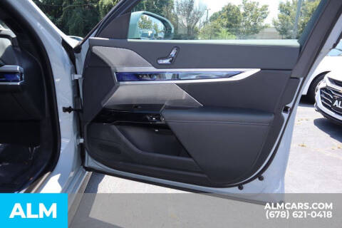 2025 BMW 7 Series 740i