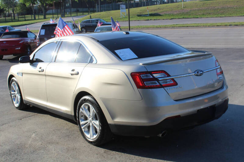 2017 Ford Taurus SEL
