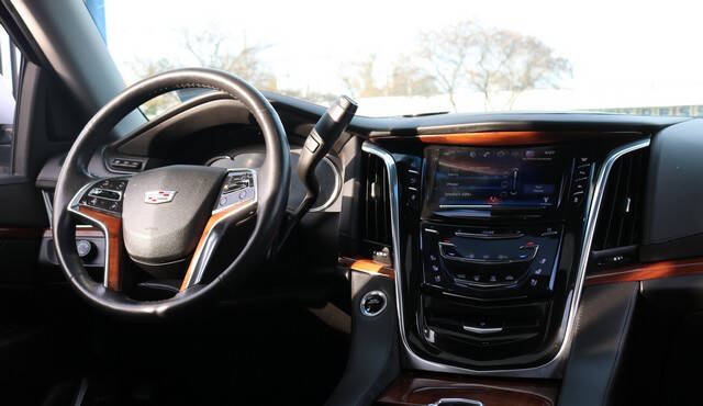 2016 Cadillac Escalade ESV Luxury Collection