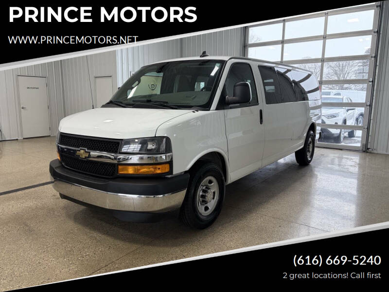 2019 Chevrolet Express Passenger LT's photo