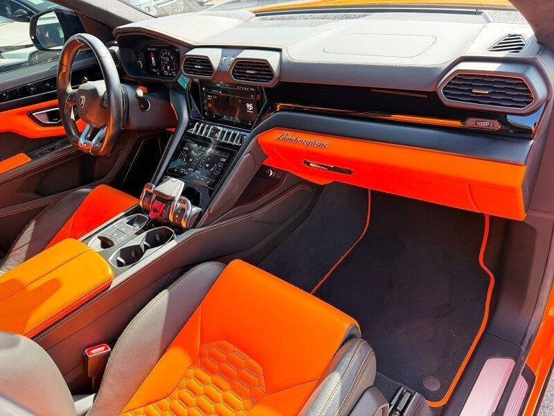 2022 Lamborghini Urus