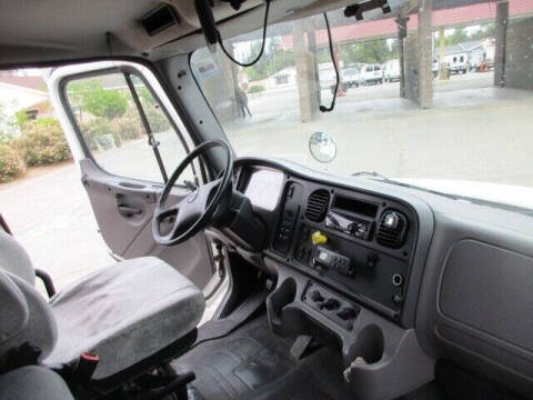 2018 Freightliner M2 106