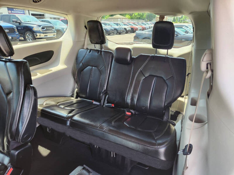 2020 Chrysler Voyager LXi