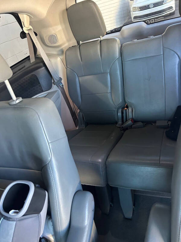 2014 Volkswagen Routan SEL Premium