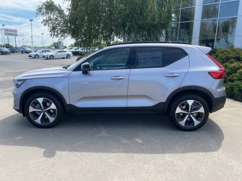 2026 Volvo XC40 B5 Plus