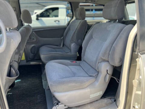 2005 Toyota Sienna LE 7 Passenger
