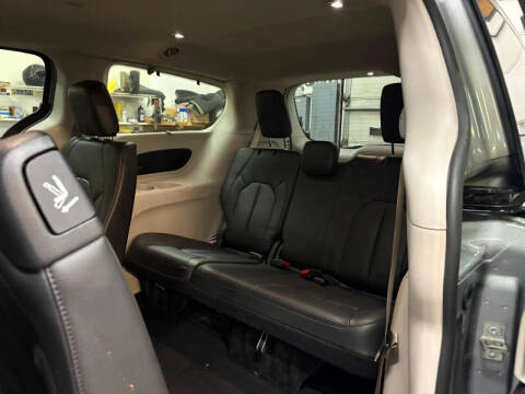 2017 Chrysler Pacifica Touring-L Plus