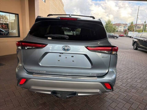 2023 Toyota Highlander Hybrid Platinum
