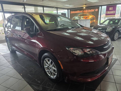 2021 Chrysler Voyager LX