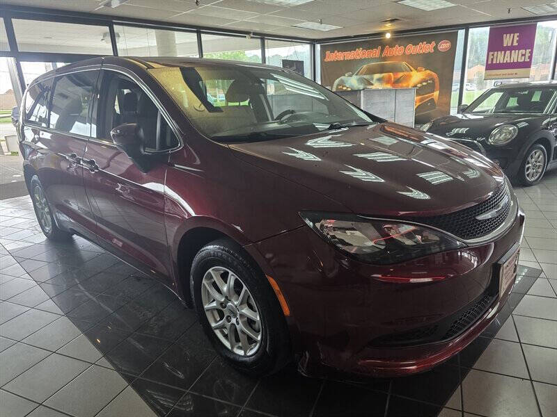 2021 Chrysler Voyager LX
