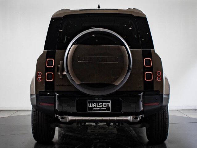 2026 Land Rover Defender 110 P300 S