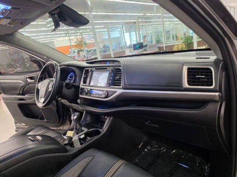 2017 Toyota Highlander SE
