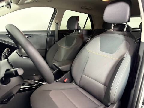 2023 Kia Niro LX