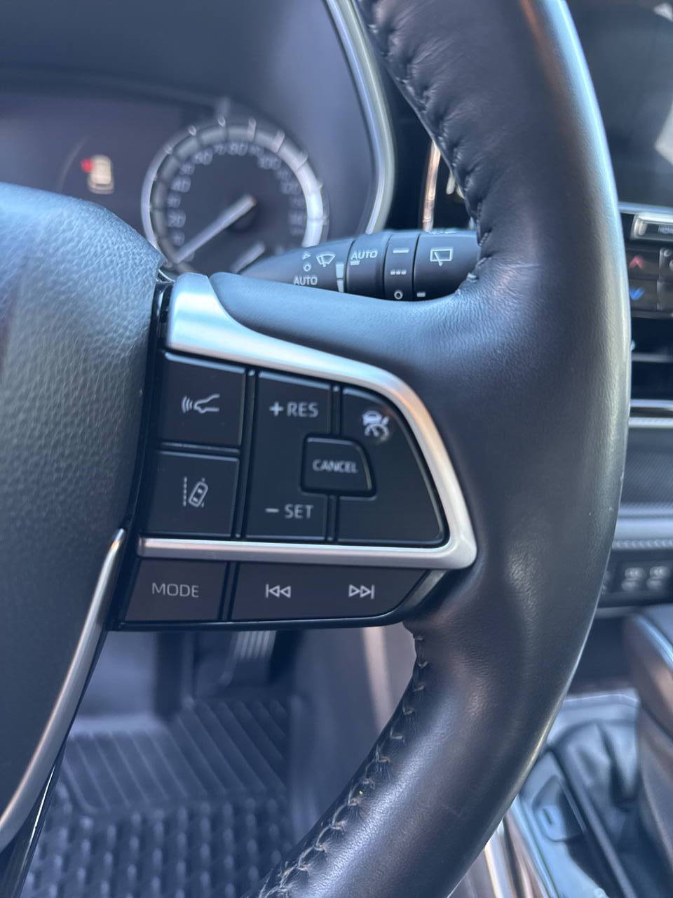 used 2022 Toyota Highlander car, priced at $38,299