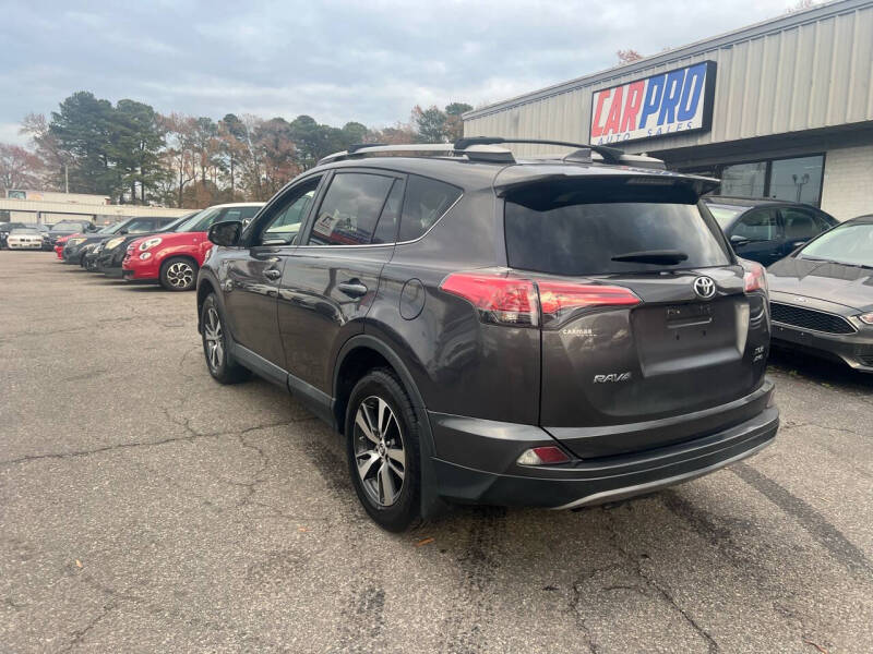 2017 Toyota RAV4 XLE photo 6