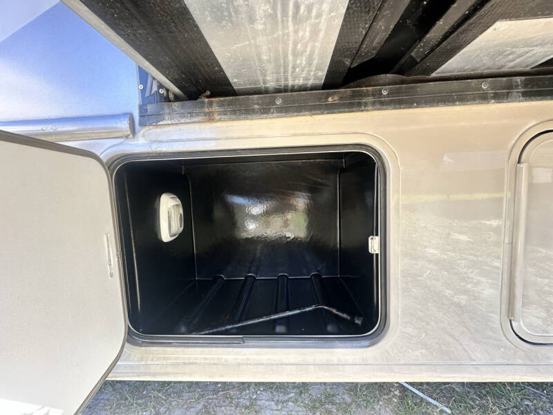 2015 Thor Motor Coach Hurricane