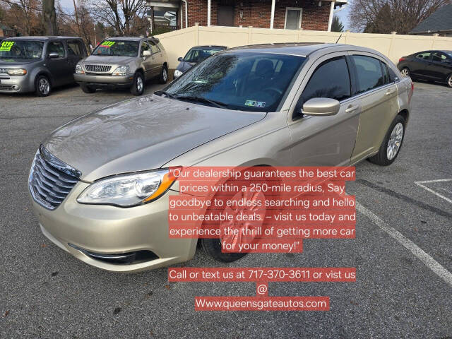 2013 Chrysler 200 for sale at QUEENSGATE AUTO SALES in York, PA