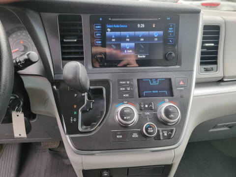 2017 Toyota Sienna LE 7-Passenger