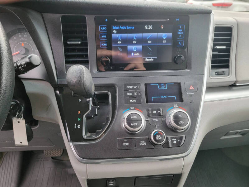 2017 Toyota Sienna LE 7-Passenger