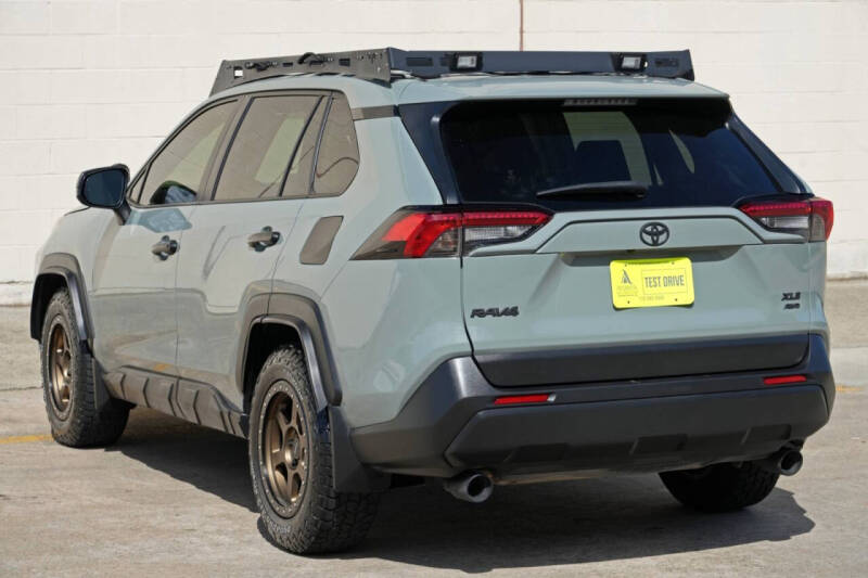 2021 Toyota RAV4 XLE
