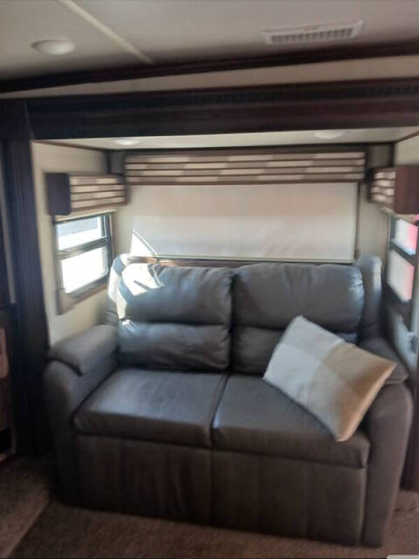 2018 Palomino Columbus  381FL