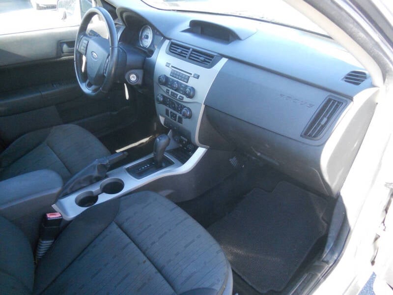 2008 Ford Focus SE photo 21