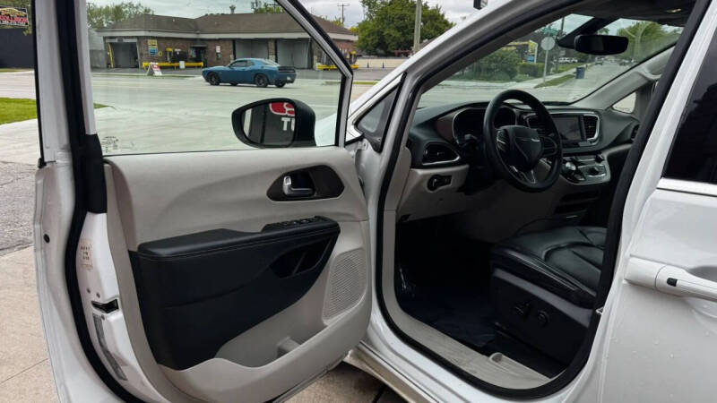 2020 Chrysler Voyager LXi