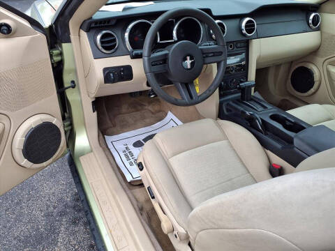 2006 Ford Mustang V6 Standard